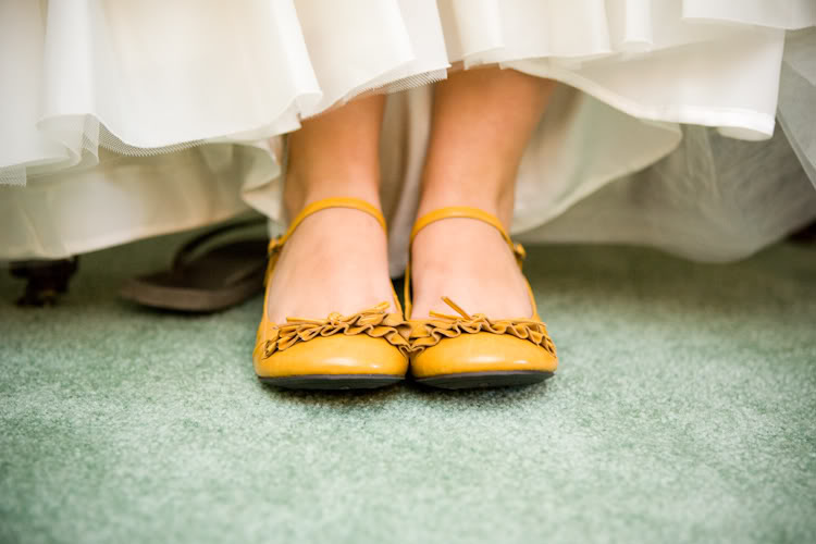 1-yellow-wedding-shoes-cheap-weddin