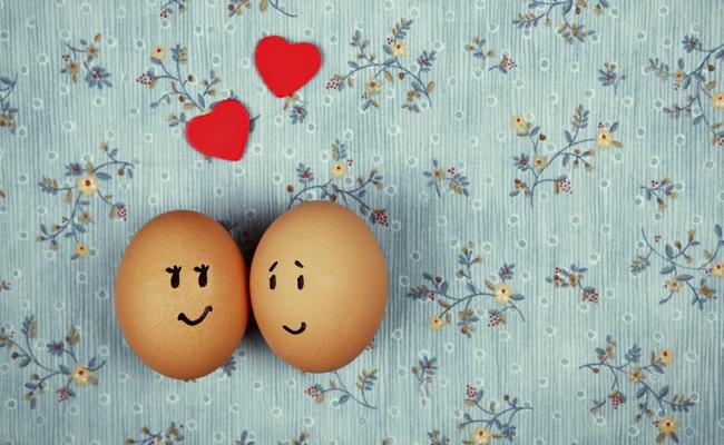 funny eggs in love